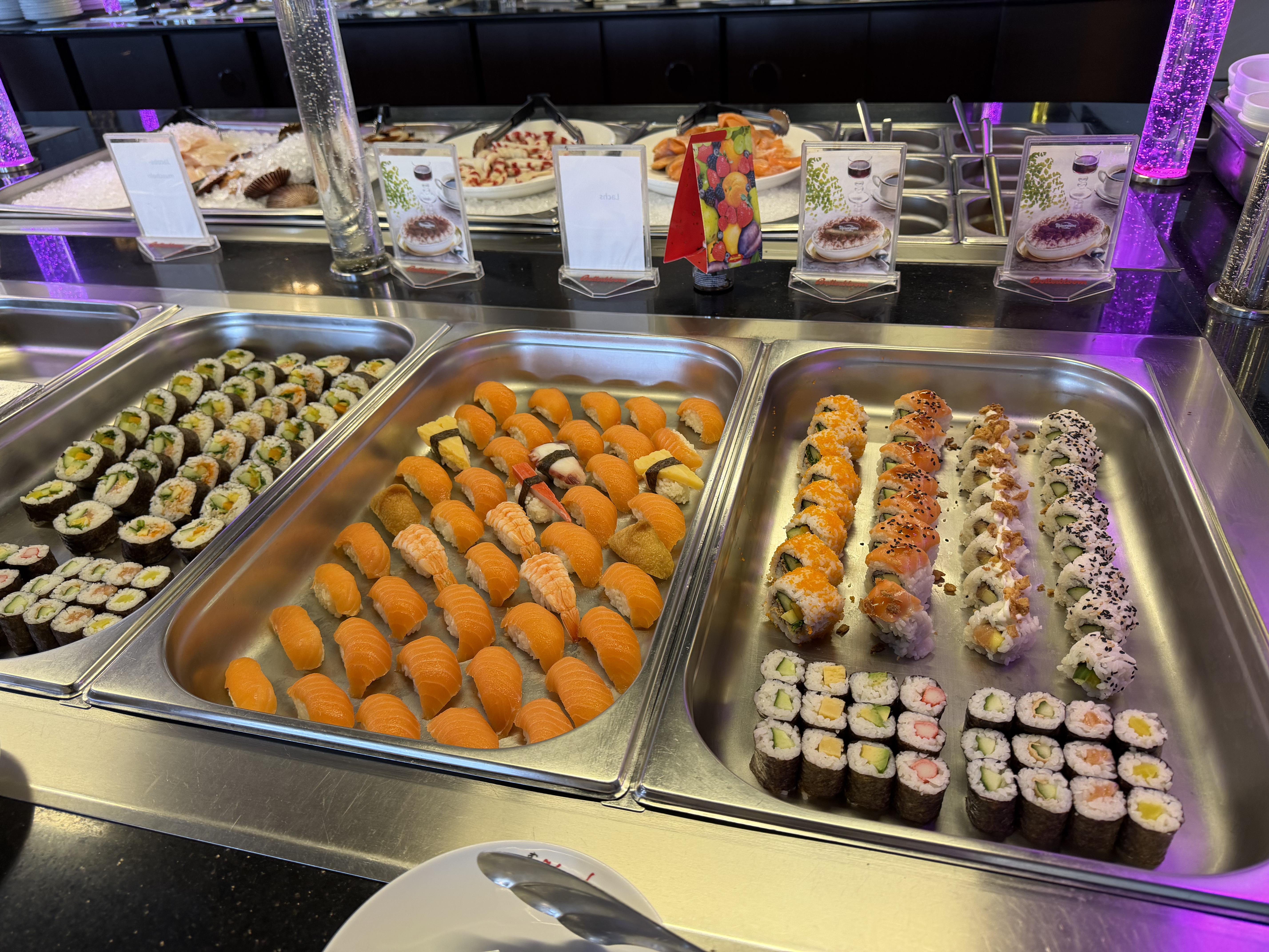 Frisches Sushi vom Buffet
