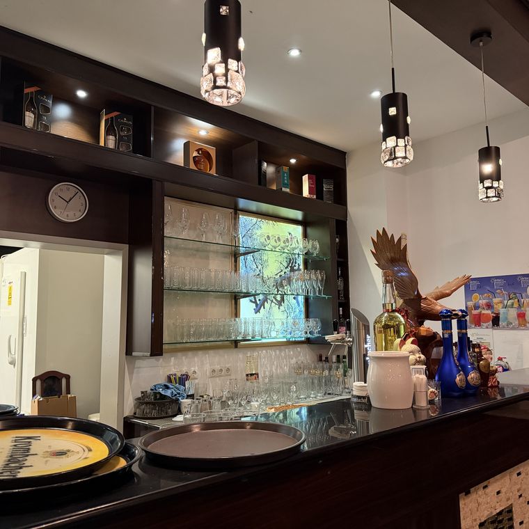 Bar-Theke mit Deko